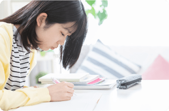 宿題をしている様子